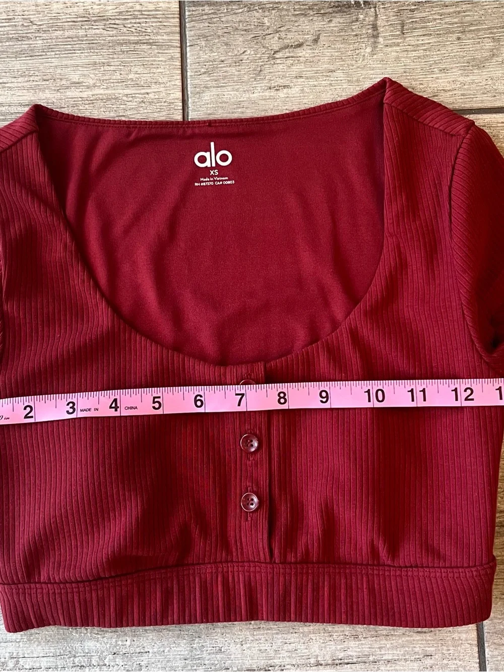 Alo Yoga Blissful Henley Top Womens Size XS Burgundy Built In Sports Bra
